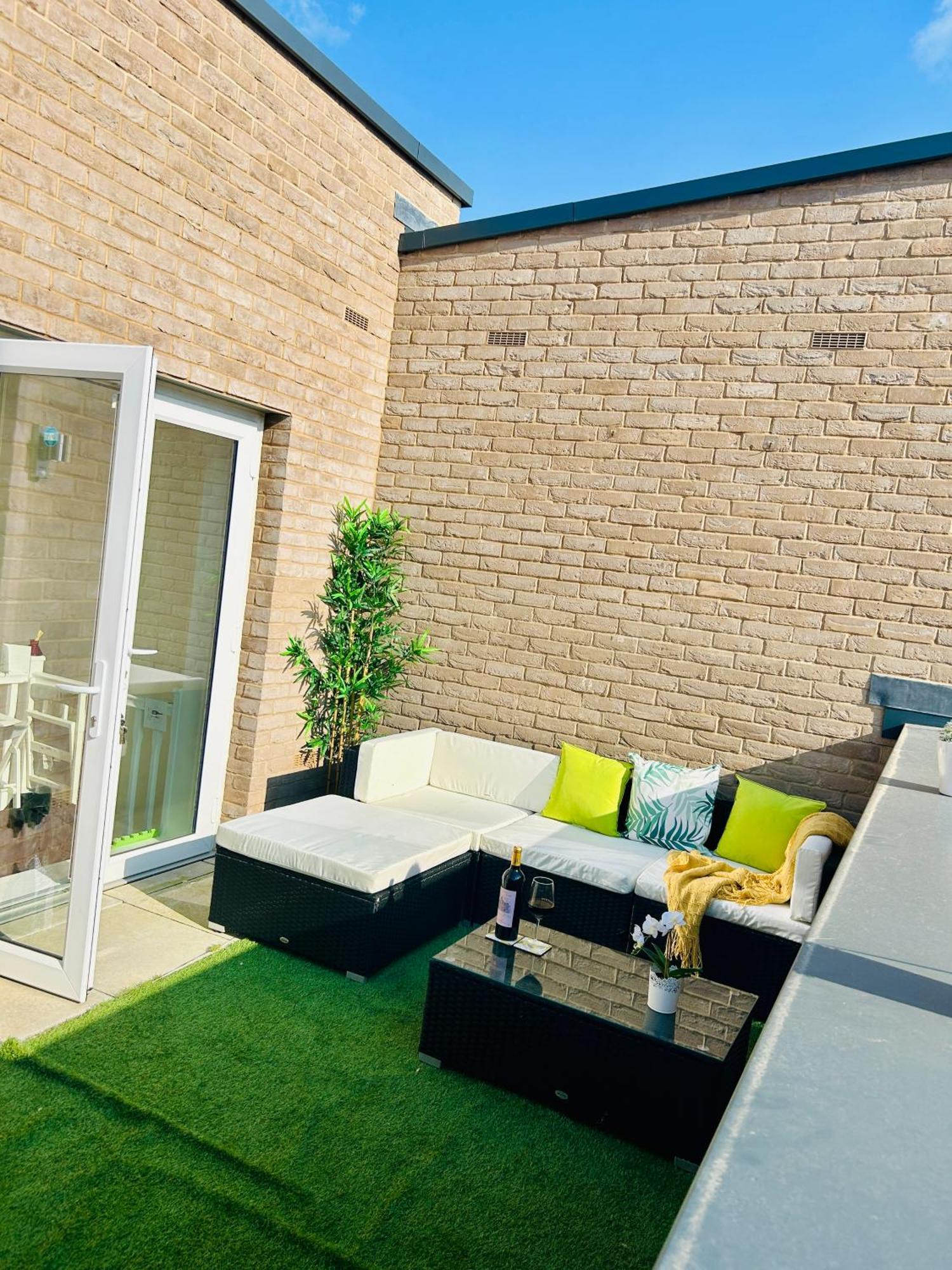 Comfortable Double Room & Single Room In Vibrant Hatfield Neighbourhood מראה חיצוני תמונה
